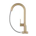bateria-kuchenna-vera-brushed-gold--wyciagana-wylewka.jpg